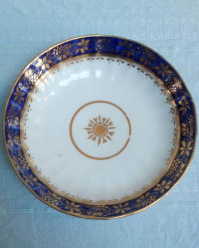 An antique Thomas Grainger Worcester Porcelain tea and coffee service with Hamilton Fluted Tea cups and coffee cans  and fluted new oval shaped teapot decorated with an under glaze blue band with gilded grapevines. Pattern number 195 circa 1810