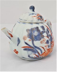 An antique Chinese Imari porcelain ribbed melon or pumpkin shaped teapot hand painted in under glaze blue with iron red enamel and gilding in the Water Lily pattern Kangxi period in the Qing dynasty circa 1710.