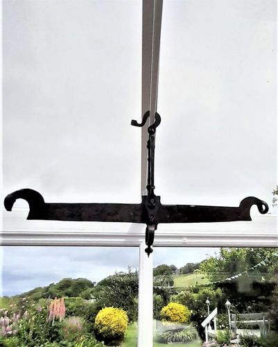 Antique Georgian floral painted wrought iron hanging balance beam scales circa 1825, 62 cm wide.