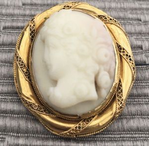 Antique Victorian 18ct Yellow Gold Hand Carved Cameo Brooch c 1860