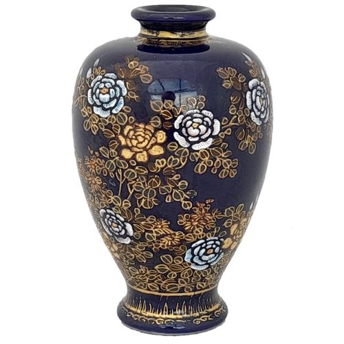 Japanese Satsuma Small Vase Painted Flowers Marked Shimazu mon ⊕ & 薩广焼 - Satsuma Yaki Antique Meiji 1900