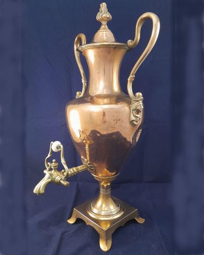 Georgian copper & brass hot water urn antique circa 1800 - Inverted baluster shaped half caryatid S loop handles flame knop finial Pedestal base 59 cm