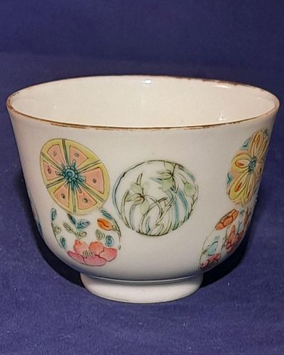 Chinese Export Porcelain Tea Bowl hand painted flower balls  - 花球 Huā qiú - Marked Yongzheng Antique Qing late 19th century to early 20th C