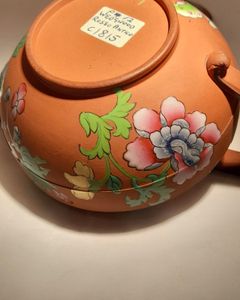 Antique Wedgwood Rosso Antico pottery Teapot Low round Egyptian shape Enamelled Flowers - Georgian circa 1820 19.7 cm H 16.5 cm L 10.2 cm D 724 g