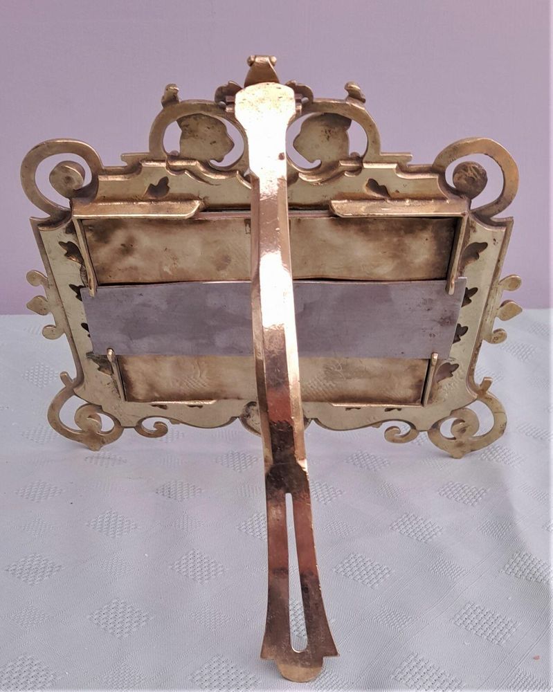 Antique Gothic Revival easel photo picture frame in high relief cast brass - decorated with helmeted leopards, the green man's head & ornate scrolls - for a landscape image size 6" x 4.5" - frame size 9" high, 10 inches wide by 8 inches deep, 19th century circa 1860. weighs 1156 grammes unpacked.
