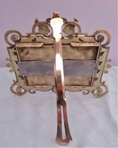 Antique Gothic Revival easel photo picture frame in high relief cast brass - decorated with helmeted leopards, the green man's head & ornate scrolls - for a landscape image size 6" x 4.5" - frame size 9" high, 10 inches wide by 8 inches deep, 19th century circa 1860. weighs 1156 grammes unpacked.