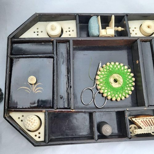 detail of left side of tray
