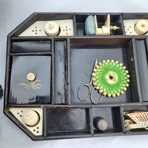 detail of left side of tray
