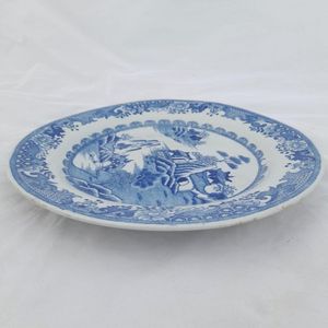 Side on right edge plate 1