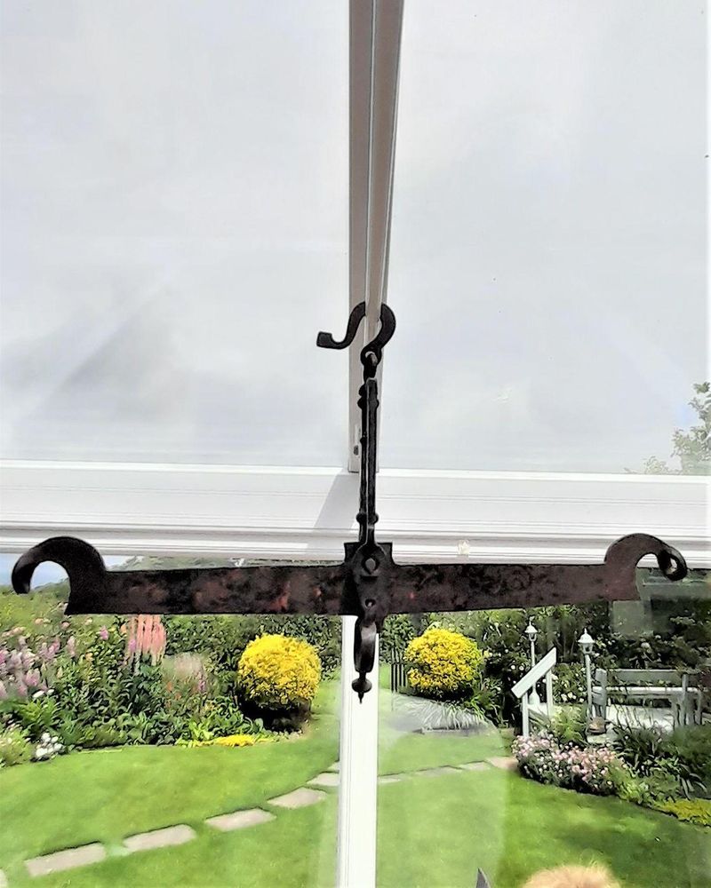 Antique Georgian floral painted wrought iron hanging balance beam scales circa 1825, 62 cm wide.
