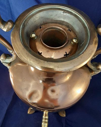 Georgian copper & brass hot water urn antique circa 1800 - Inverted baluster shaped half caryatid S loop handles flame knop finial Pedestal base 59 cm