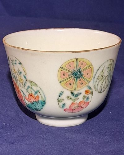 Chinese Export Porcelain Tea Bowl hand painted flower balls  - 花球 Huā qiú - Marked Yongzheng Antique Qing late 19th century to early 20th C