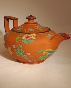 Antique Wedgwood Rosso Antico pottery Teapot Low round Egyptian shape Enamelled Flowers - Georgian circa 1820 19.7 cm H 16.5 cm L 10.2 cm D 724 g