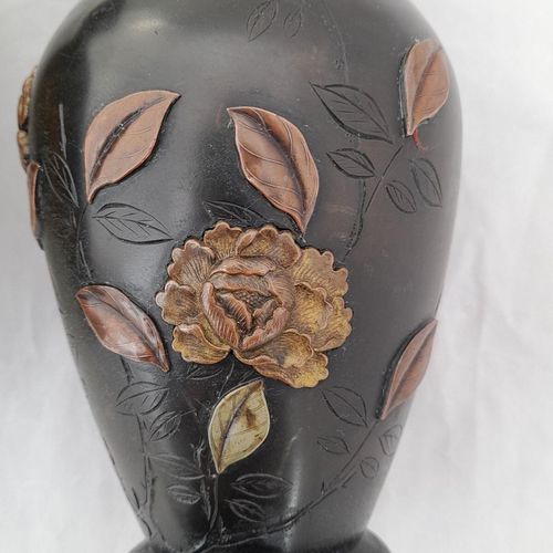 Detail right vase -Japanese Patinated Bronze Vases in Mixed Metal - Antique Meiji Period circa 1900 - inverted baluster decorated with rose flowers - Shakudo 18 cm high