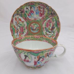 left view of the cup  - saucer on a stand
