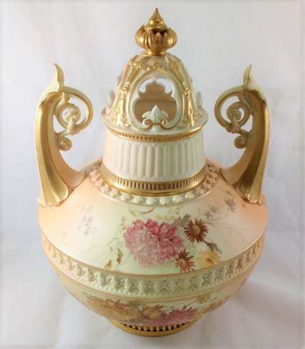 Royal Worcester Porcelain Blush Ivory Potpourri Vase 1256 dated 1890