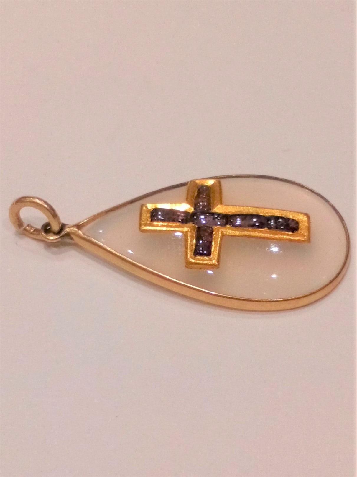 Antique 18ct gold chalcedony teardrop pendant with amethyst inlaid gold cross circa 1840
