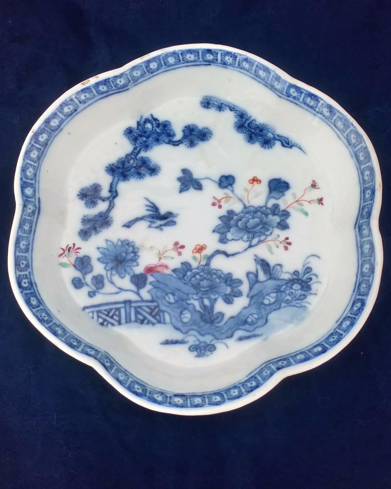Antique Chinese porcelain lobed hexagonal shaped teapot stand hand painted in underglaze blue with clobbered enamel flowers made in the reign of the Emperor Qianlong 乾隆 in the Qing dynasty 清代 circa 1750.