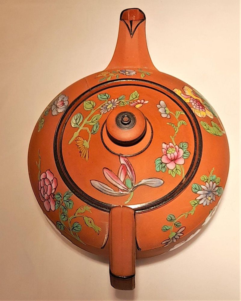 Antique Wedgwood Rosso Antico pottery Teapot Low round Egyptian shape Enamelled Flowers - Georgian circa 1820 19.7 cm H 16.5 cm L 10.2 cm D 724 g