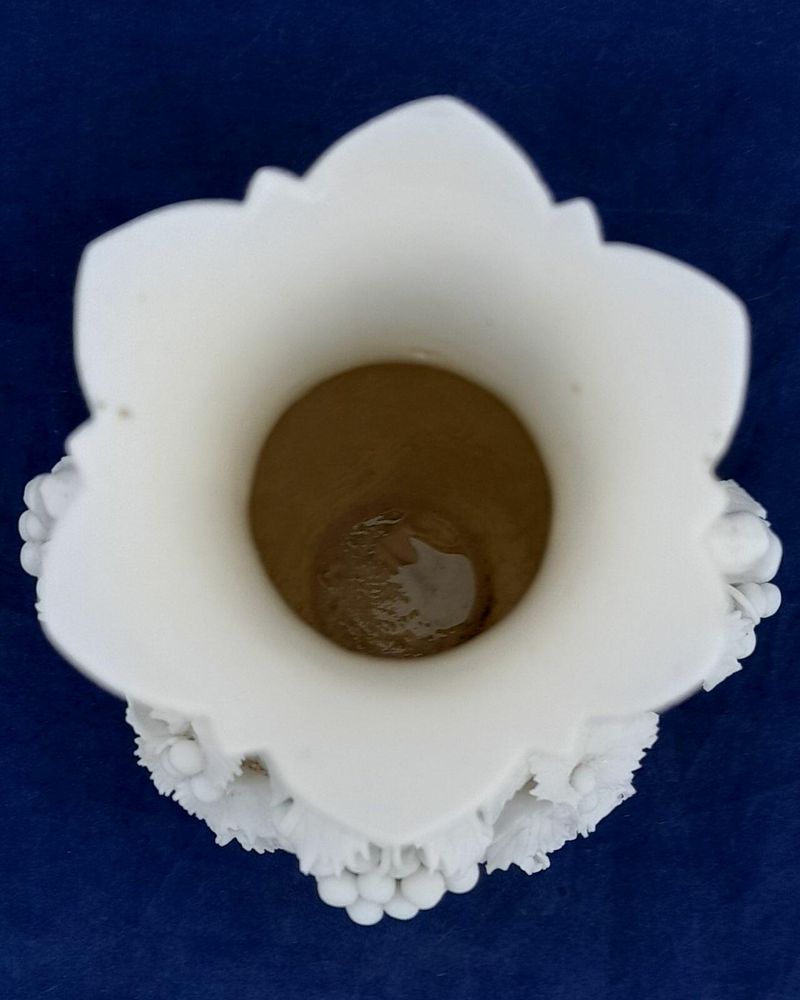 Victorian Parian vase decorated with applied grapevines & tendrils baluster shaped serrated flared rim Samuel Alcock antique ca 1850 25.4cm H 0.64 kg