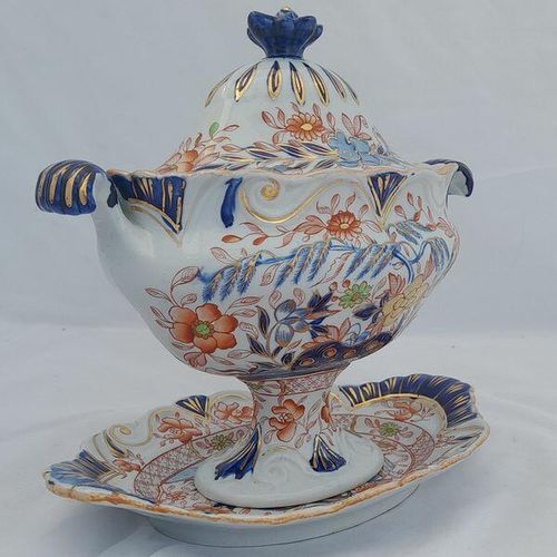 An antique Hicks & Meigh Japan pattern moulded moustache shaped ironstone sauce tureen and stand circa 1820 - underglaze blue & gilded enamel Imari pattern 19.1 cm high weighs  889 grammes unpacked.