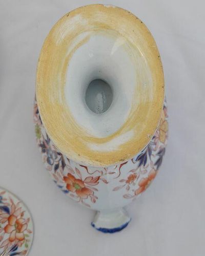 An antique Hicks & Meigh Japan pattern moulded moustache shaped ironstone sauce tureen and stand circa 1820 - underglaze blue & gilded enamel Imari pattern 19.1 cm high weighs  889 grammes unpacked.