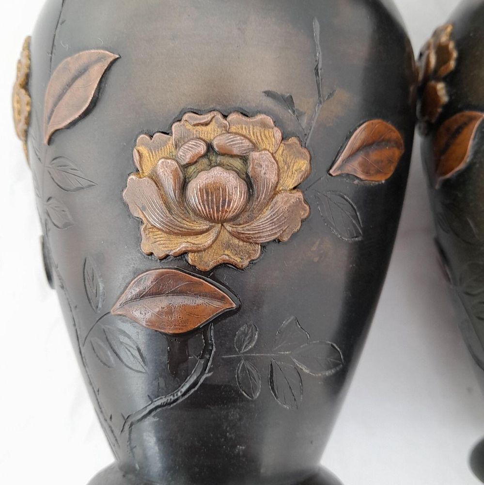 Detail left vase -Japanese Patinated Bronze Vases in Mixed Metal - Antique Meiji Period circa 1900 - inverted baluster decorated with rose flowers - Shakudo 18 cm high