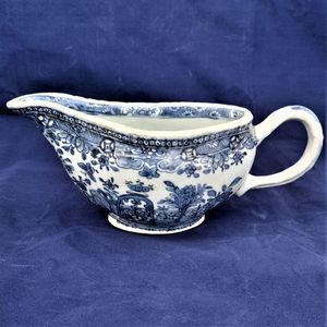 Terrace left side - Chinese Export Porcelain Blue & White Sauce Boat Garden Terrace Pattern with River & Island - Bulbous shape Gadrooned & unfooted - Qianlong Qing 1760