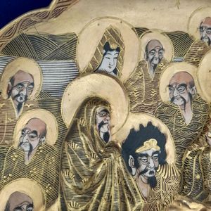 detail Benzaiten - Japanese Satsuma Pottery Low relief Moulded Plate Painted Immortals or Lucky Gods with Halos marked Satsuma & Shimazu mon - Antique Meiji circa 1900