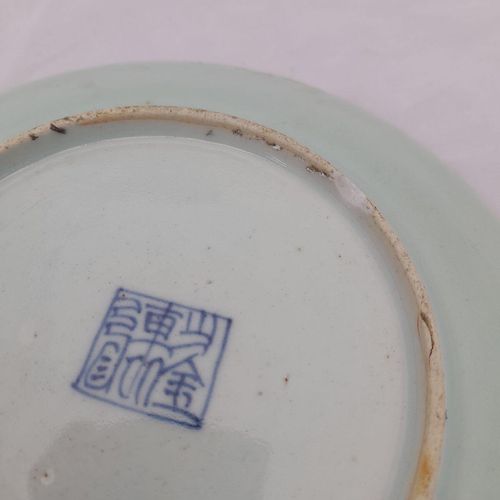 detail of foot rim chip