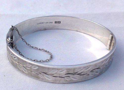 Vintage 1970s Silver Bangle Bracelet Bright Cut Engraving HM Birmingham 1974 28g