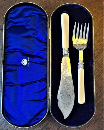Antique pair of Elkington Sterling Silver Fish Servers Hallmarked Birmingham Dated 1903 in a gilded black leather case lined with blue velvet and silk.