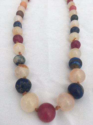 Antique Chinese Export Multi-coloured Graduated Specimen Agate and Lapis Lazuli Beads Necklace Knotted 59 cm long circa 1900