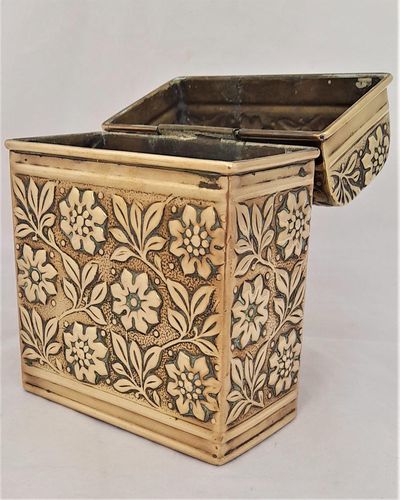 Aesthetic Movement antique brass hinged lidded Box for Stationery Passports or Notelets B7 size embossed floral decoration circa 1900