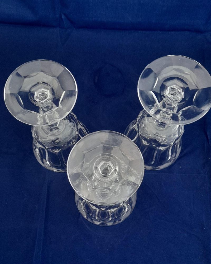 Three Vintage Waterford Crystal Wine Glasses Royal Tara Pattern Hand Blown and Cut Crystal 225 ml 17.3 cm H 9.6 cm D circa 1980
