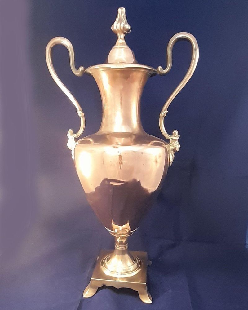 Georgian copper & brass hot water urn antique circa 1800 - Inverted baluster shaped half caryatid S loop handles flame knop finial Pedestal base 59 cm