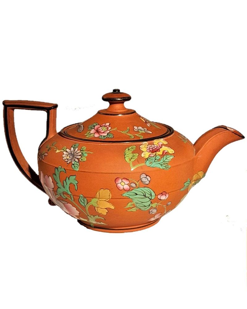 Antique Wedgwood Rosso Antico pottery Teapot Low round Egyptian shape Enamelled Flowers - Georgian circa 1820 19.7 cm H 16.5 cm L 10.2 cm D 724 g