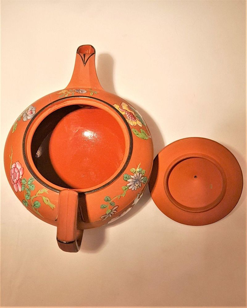 Antique Wedgwood Rosso Antico pottery Teapot Low round Egyptian shape Enamelled Flowers - Georgian circa 1820 19.7 cm H 16.5 cm L 10.2 cm D 724 g