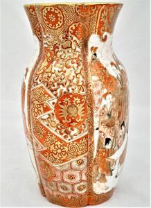 Antique Japanese Kutani Porcelain Vase decorated in iron red and enamel brocade - aka-e kinran-de made in the  Meiji period circa 1885 - signed Kaga San Pu Do - painted by Kasama Shuseki of  Kanazawa  in the Kaga Prefecture 15.2 cm high 9.2 cm wide weighs 370 grammes unpacked.