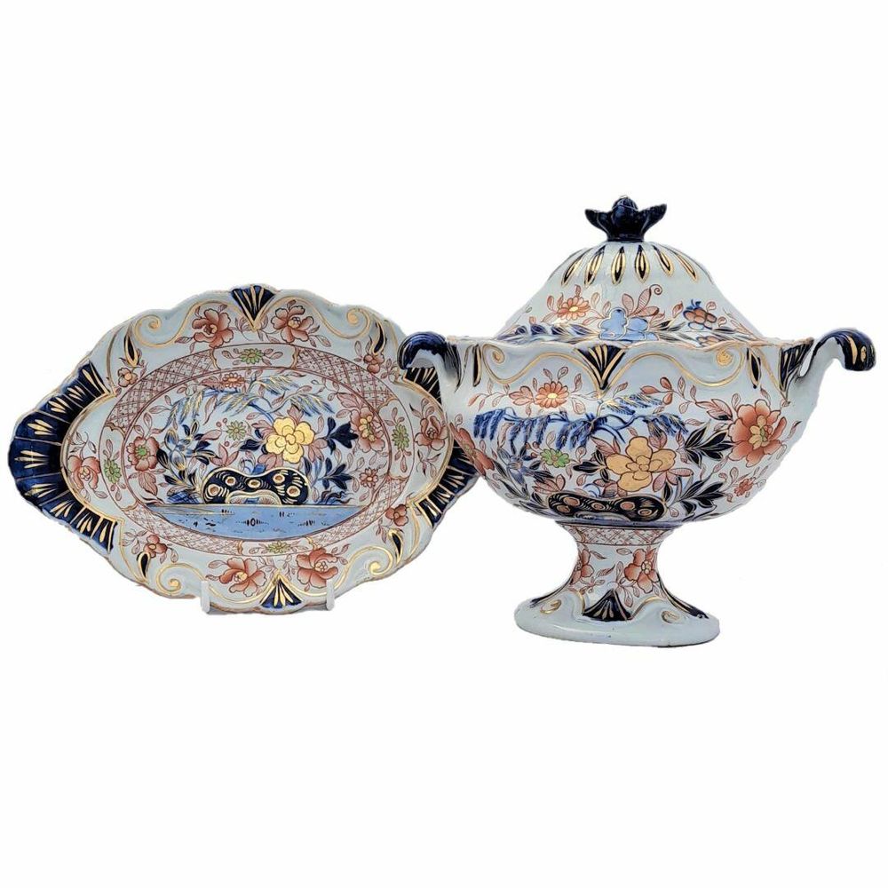 An antique Hicks & Meigh Japan pattern moulded moustache shaped ironstone sauce tureen and stand circa 1820 - underglaze blue & gilded enamel Imari pattern 19.1 cm high weighs  889 grammes unpacked.