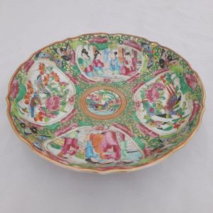 Side view of the saucer