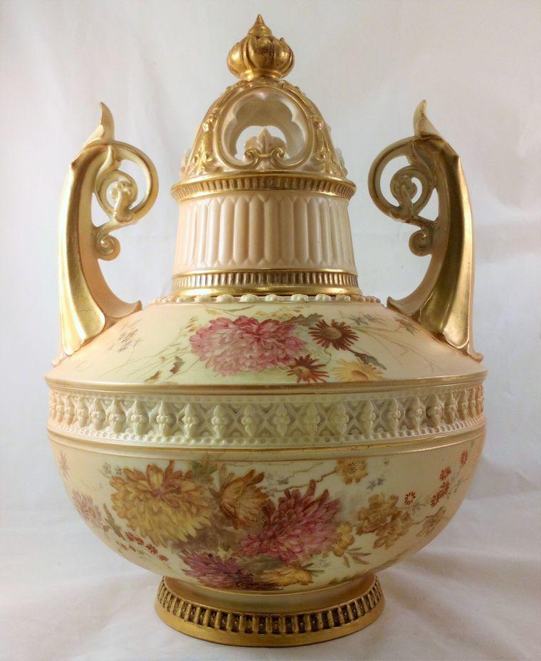 Worcester Porcelain Pot Pourri Jar and Cover