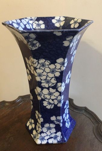 Antique Cauldon Prunus Hawthorn Pattern Vase Hexagonal Blue and White 21 cm 1910