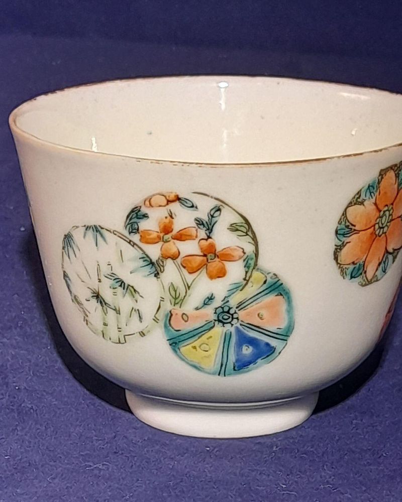 Chinese Export Porcelain Tea Bowl hand painted flower balls  - 花球 Huā qiú - Marked Yongzheng Antique Qing late 19th century to early 20th C