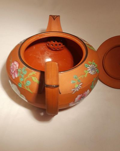 Antique Wedgwood Rosso Antico pottery Teapot Low round Egyptian shape Enamelled Flowers - Georgian circa 1820 19.7 cm H 16.5 cm L 10.2 cm D 724 g