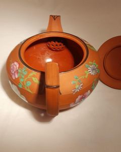 Antique Wedgwood Rosso Antico pottery Teapot Low round Egyptian shape Enamelled Flowers - Georgian circa 1820 19.7 cm H 16.5 cm L 10.2 cm D 724 g