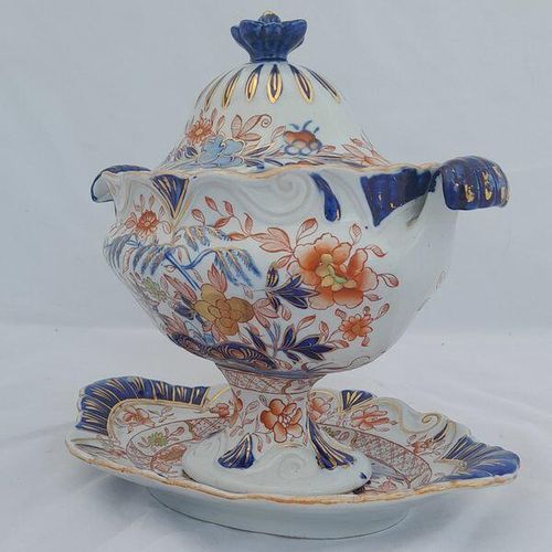 An antique Hicks & Meigh Japan pattern moulded moustache shaped ironstone sauce tureen and stand circa 1820 - underglaze blue & gilded enamel Imari pattern 19.1 cm high weighs  889 grammes unpacked.