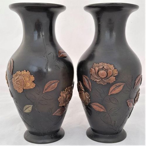 front -Japanese Patinated Bronze Vases in Mixed Metal - Antique Meiji Period circa 1900 - inverted baluster decorated with rose flowers - Shakudo 18 cm high