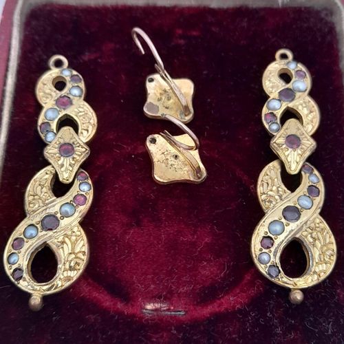 Back view clasp open with night sections