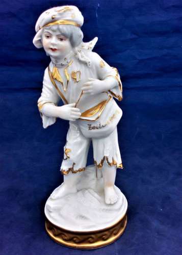 Aelteste Volkstedt Rudolstadt Porcelain Newspaper Boy Figurine V20892
